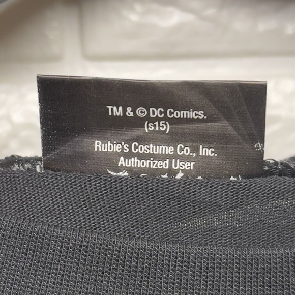 Batman The Dark Knight Trilogy T Shirt with Removal Cape Black Men Sz Large NWOT - Picture 4 of 9